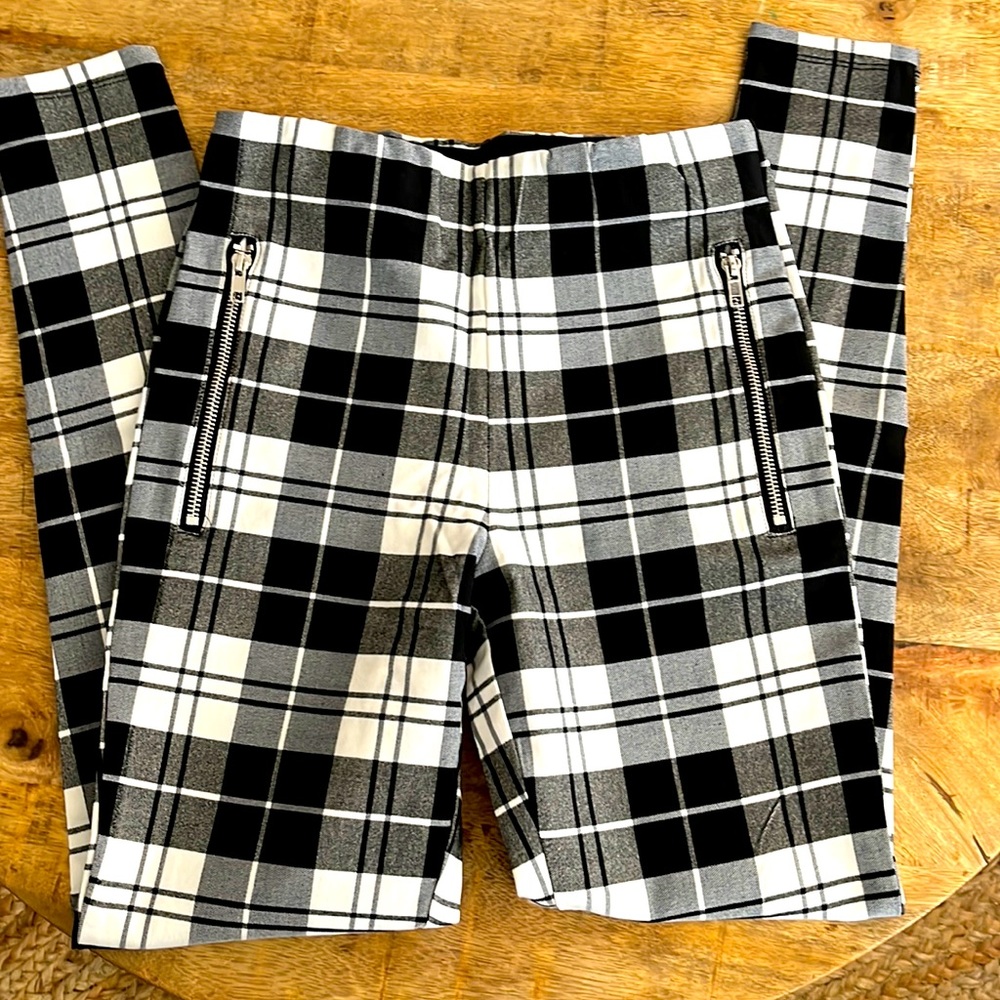 Checkered black and white stretch fit